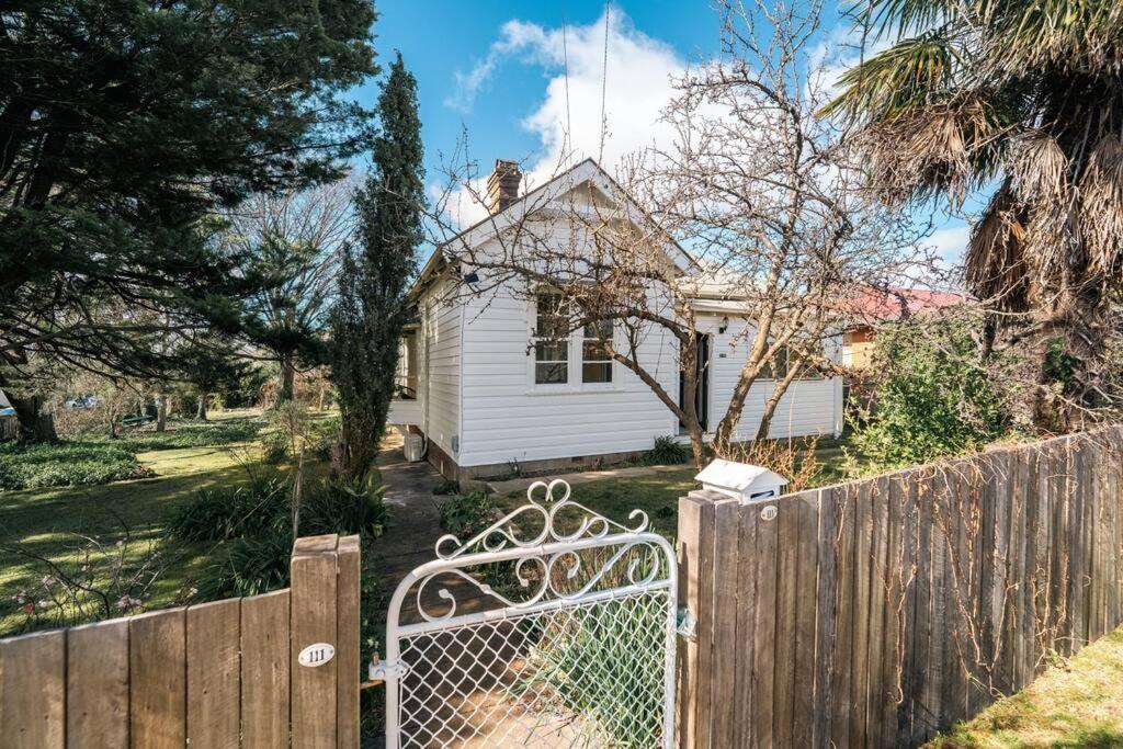 Popular Central Location King Bed The Repose Villa Armidale Exterior photo